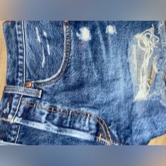 Levi Denim Short Shorts - Picture 3 of 6